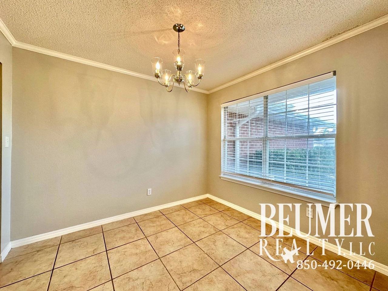 7427 Saint James Pl - Photo 4 of 33