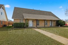 704 Skyline Dr - Photo 1 of 1