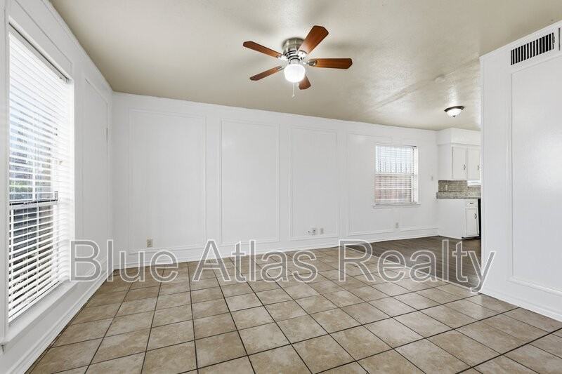 704 Skyline Dr - Photo 7 of 25