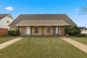 featured image of 702 Skyline Dr