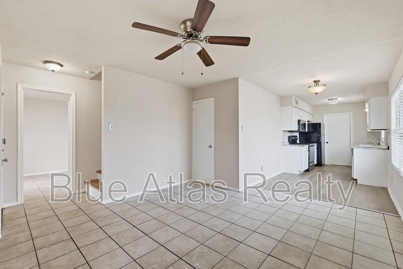 702 Skyline Dr - Photo 4 of 21