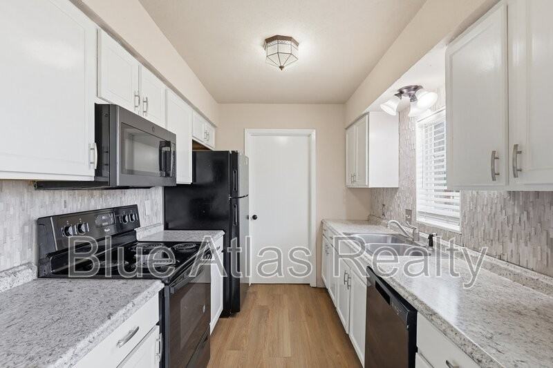 702 Skyline Dr - Photo 6 of 21