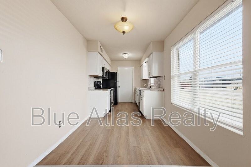 702 Skyline Dr - Photo 7 of 21