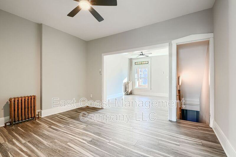 2706 E Biddle St - Photo 5 of 29