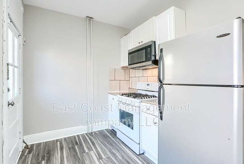 2706 E Biddle St - Photo 6 of 29