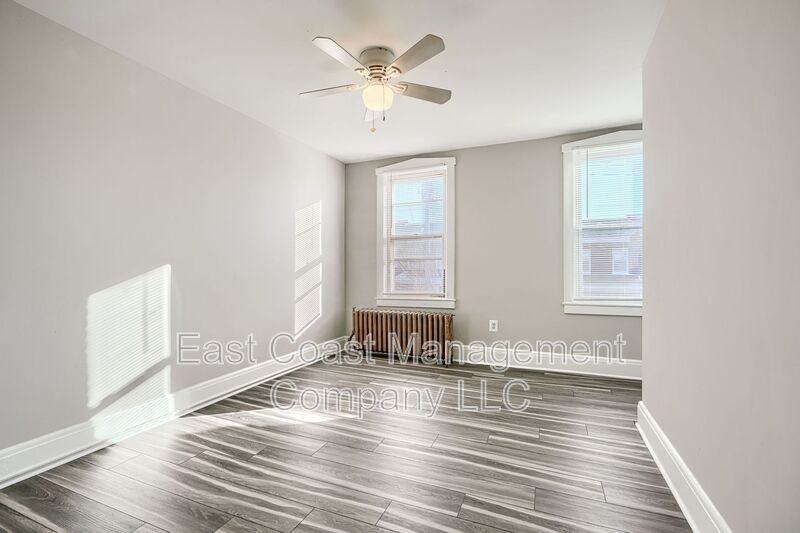 2706 E Biddle St - Photo 7 of 29