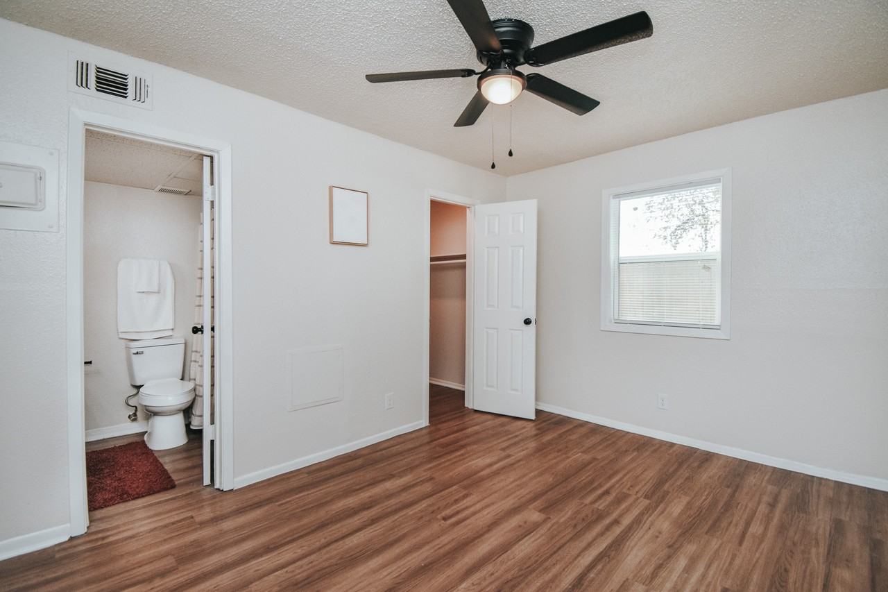 The District Apartments at Brazos - Photo 4 of 12