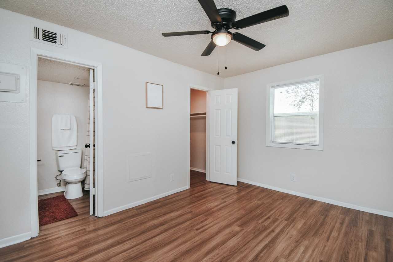 The District Apartments at Brazos - Photo 4 of 12