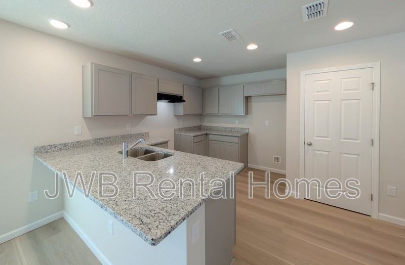 1494 Mason Ave - Photo 4 of 17