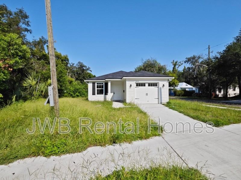 3838 Perry St - Photo 2 of 13