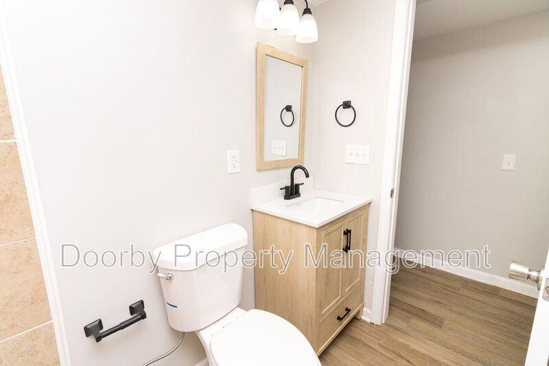 1714 Portland St #C - Photo 7 of 12