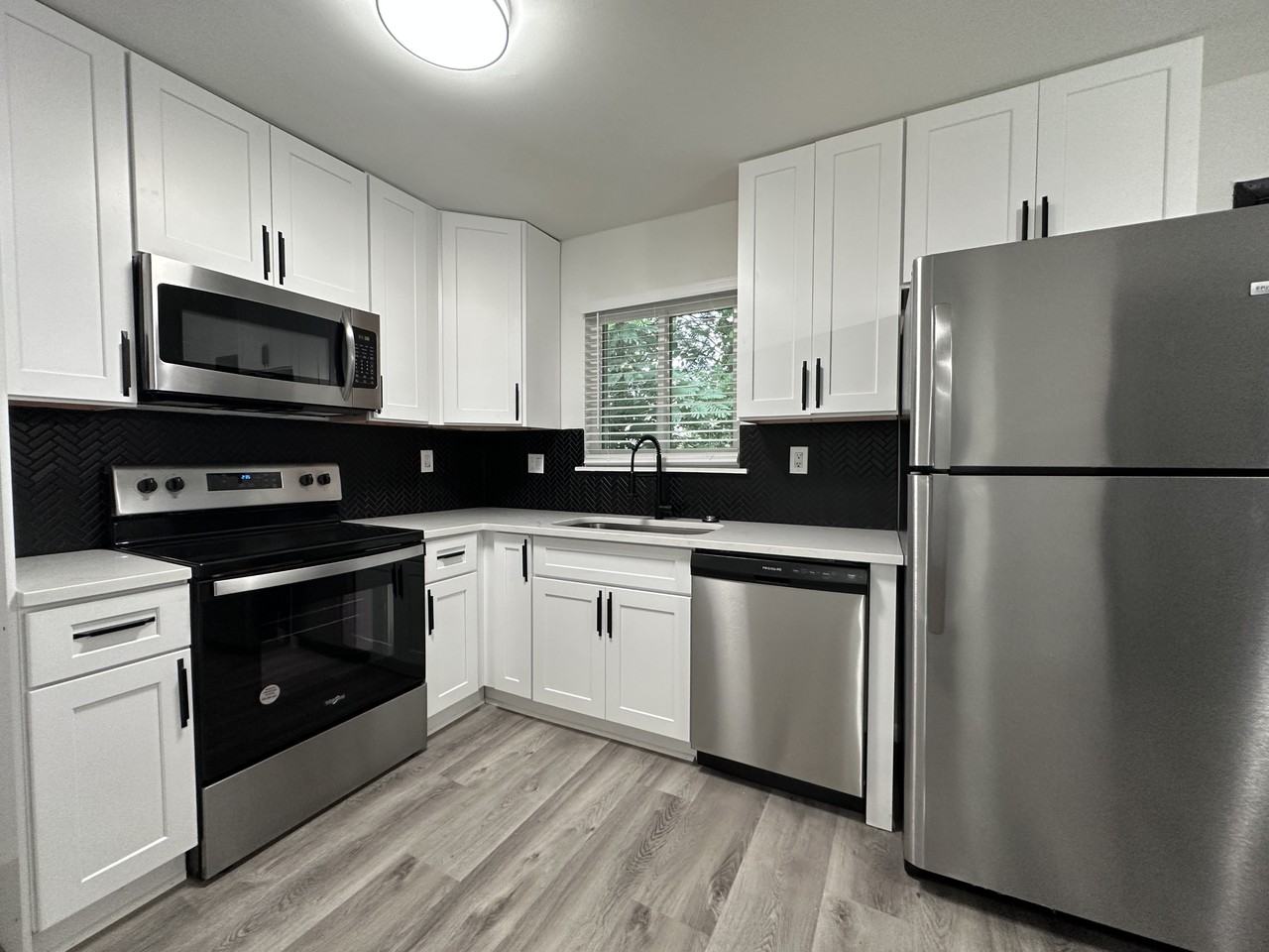 740 Mozley Drive Southeast - Photo 4 of 9