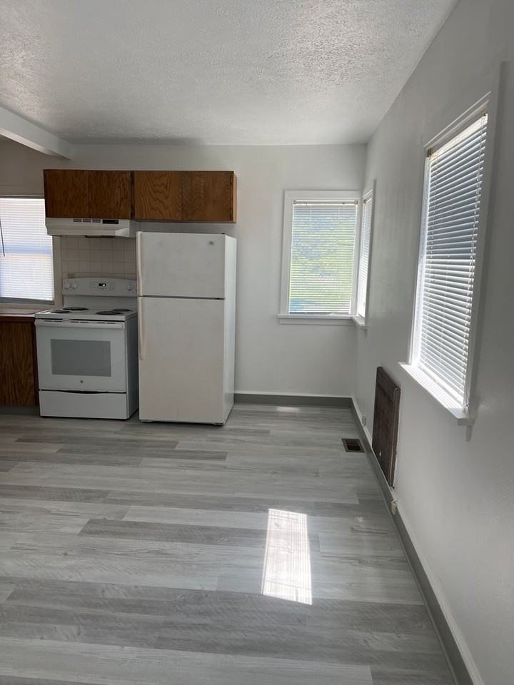 1120-1130 NE Shaw Street - Photo 4 of 36