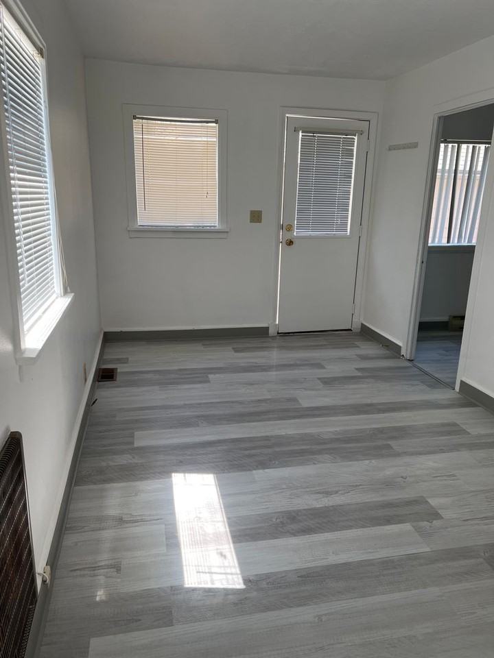 1120-1130 NE Shaw Street - Photo 5 of 36