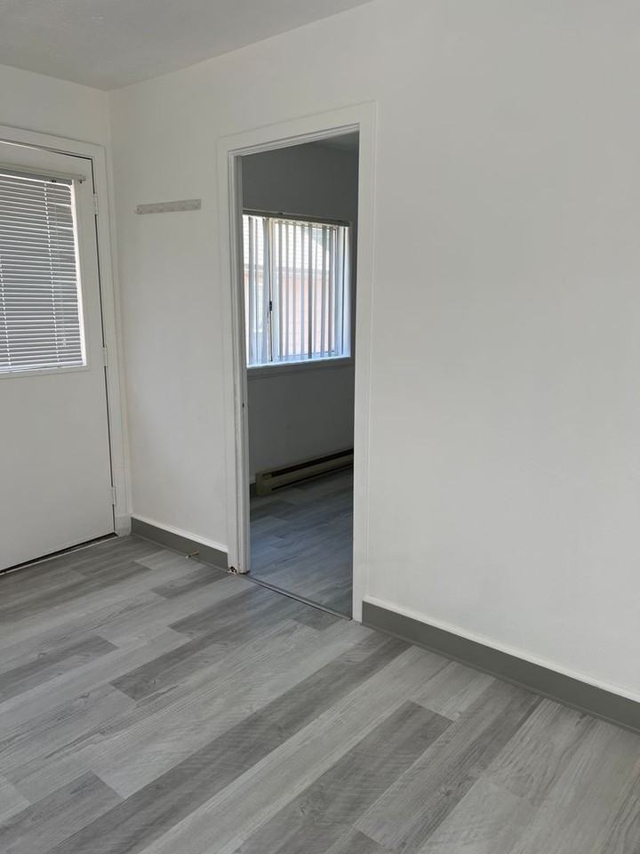 1120-1130 NE Shaw Street - Photo 6 of 36