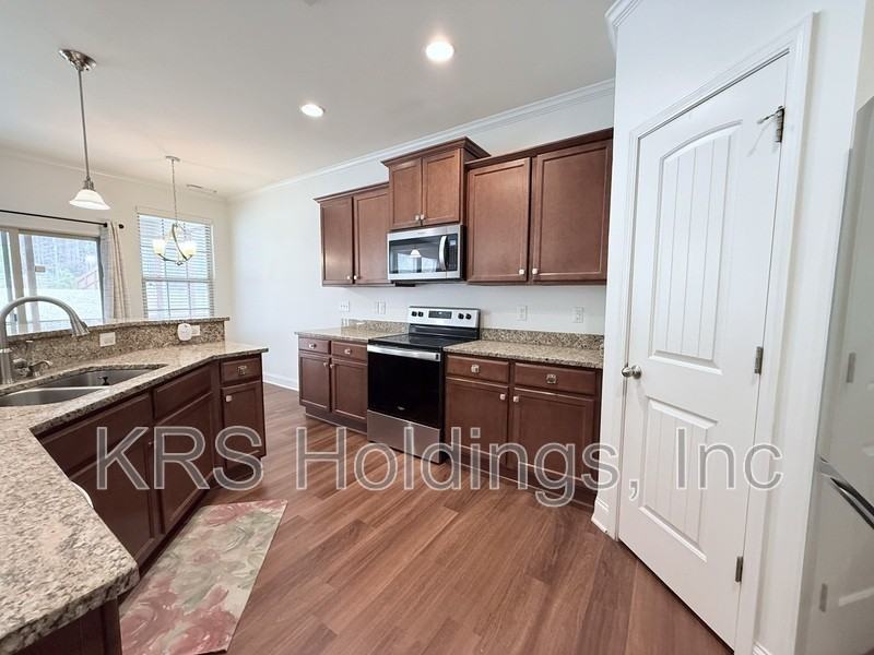 804 Fulworth Ave - Photo 4 of 24