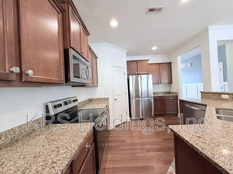 804 Fulworth Ave - Photo 6 of 24