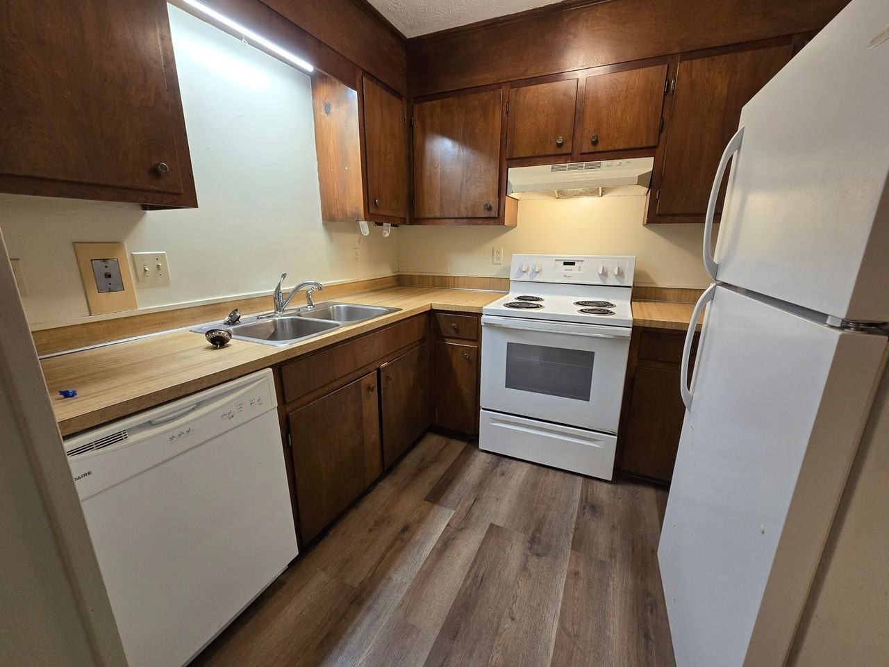 Moriah Apartments - Photo 4 of 12