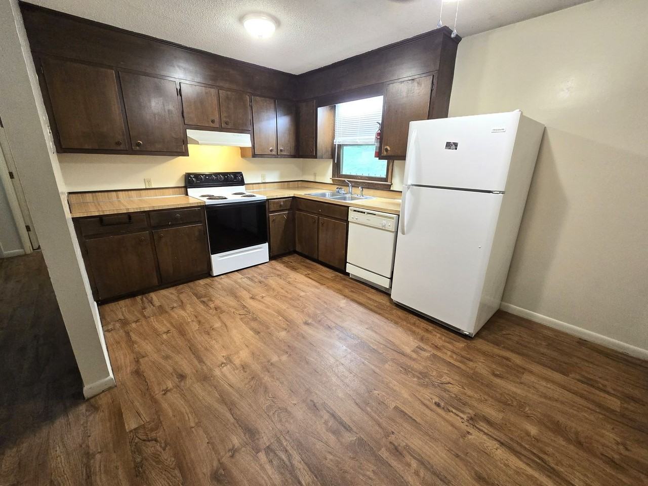 Moriah Apartments - Photo 6 of 12