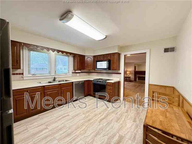 3013 Ridgeview Dr - Photo 4 of 27