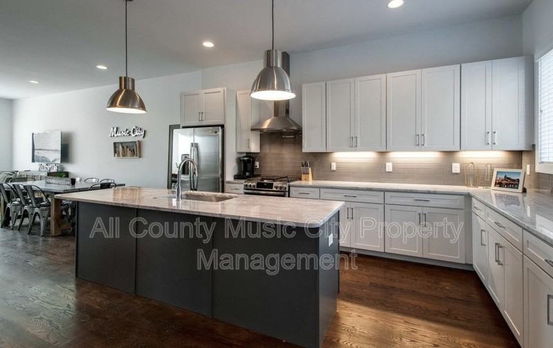 3009 Delaware Ave - Photo 3 of 16