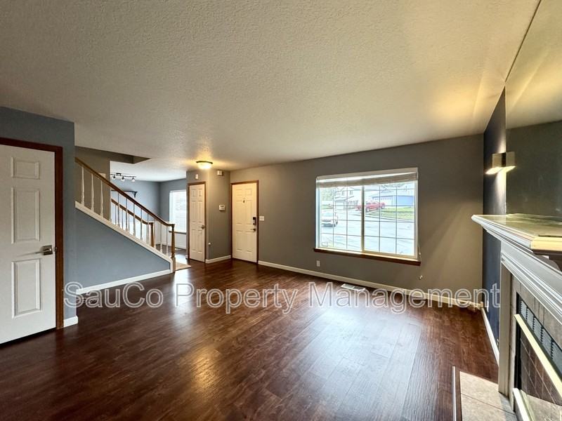 741 Se Camellia Ct - Photo 4 of 41