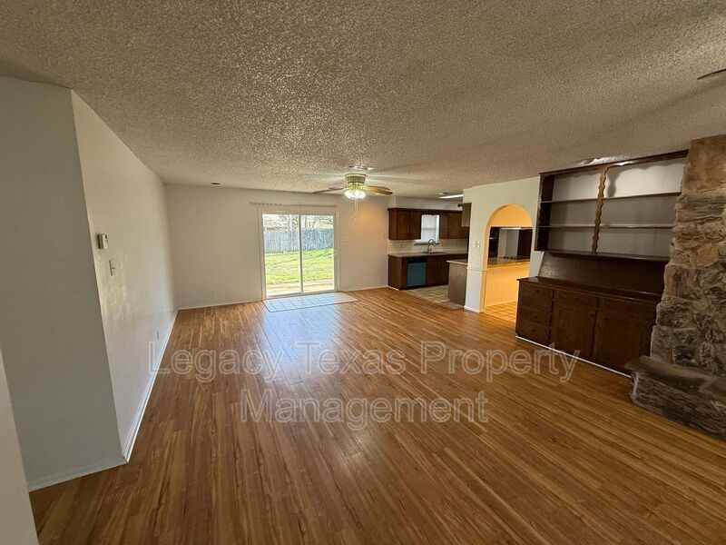 1205 Tanglewood Dr - Photo 3 of 12