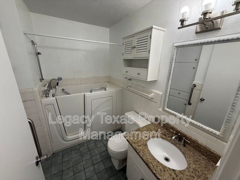 1205 Tanglewood Dr - Photo 6 of 12