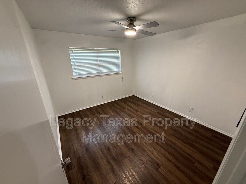 1205 Tanglewood Dr - Photo 7 of 12