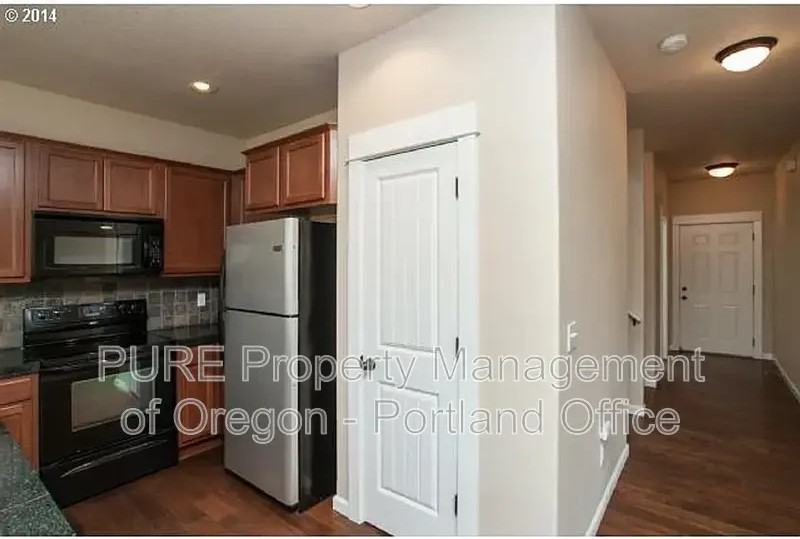 18637 Van Fleet Ave - Photo 2 of 8