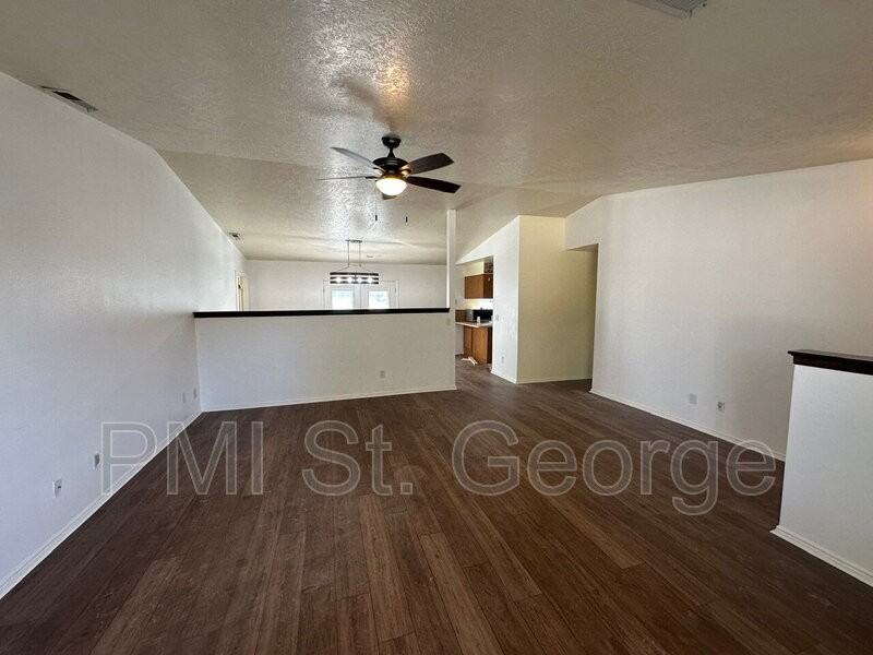 3059 Bayberry Cir - Photo 4 of 24