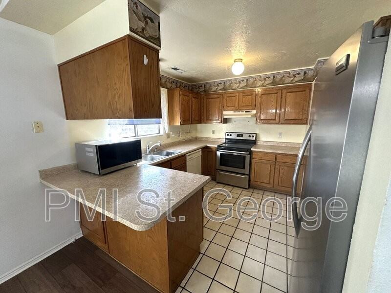 3059 Bayberry Cir - Photo 7 of 24