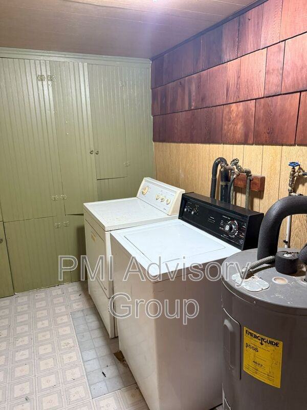 1018 Sw 22nd St - Photo 2 of 8