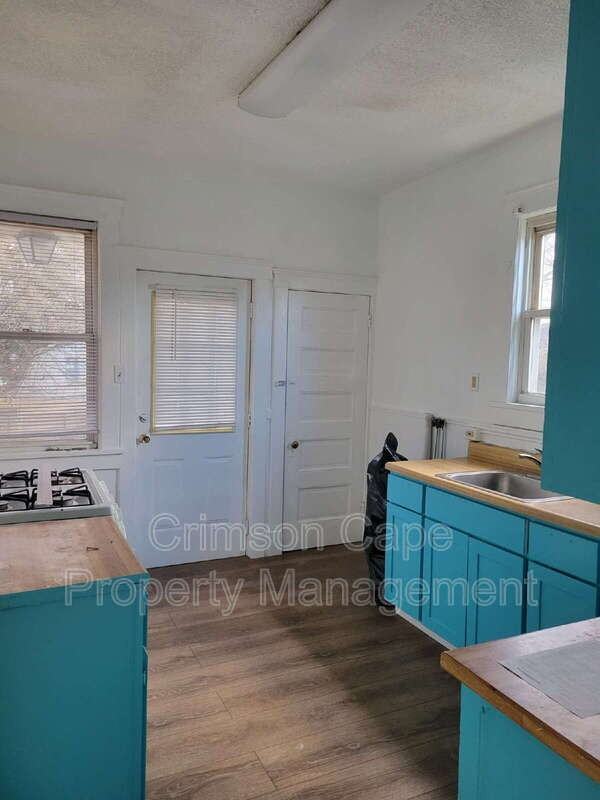34 Barney St #2ndFLRIGHT - Photo 7 of 21