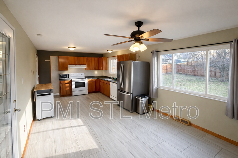 3900 Randhall Dr - Photo 3 of 11