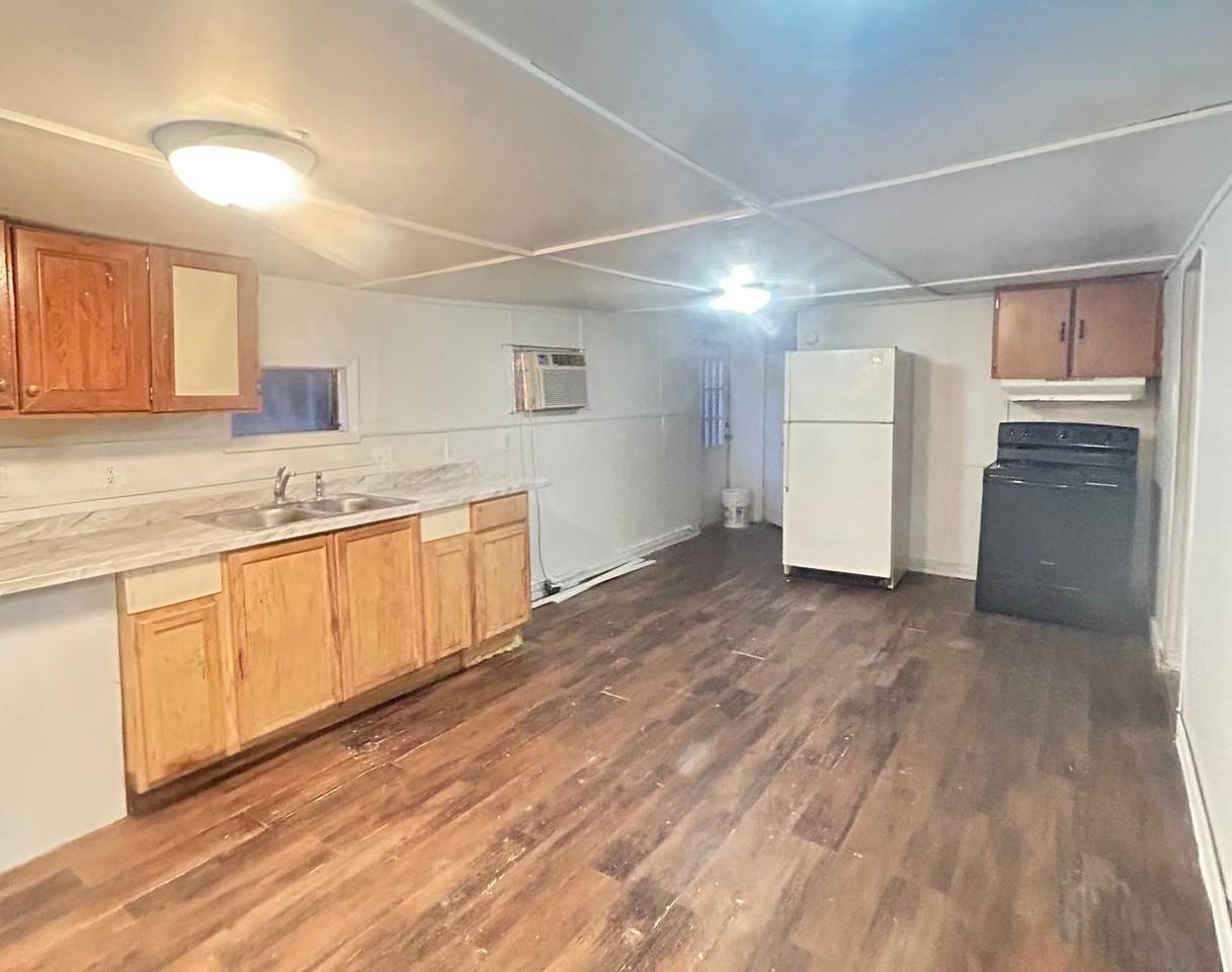 140 Courtillians Rd - Photo 3 of 6