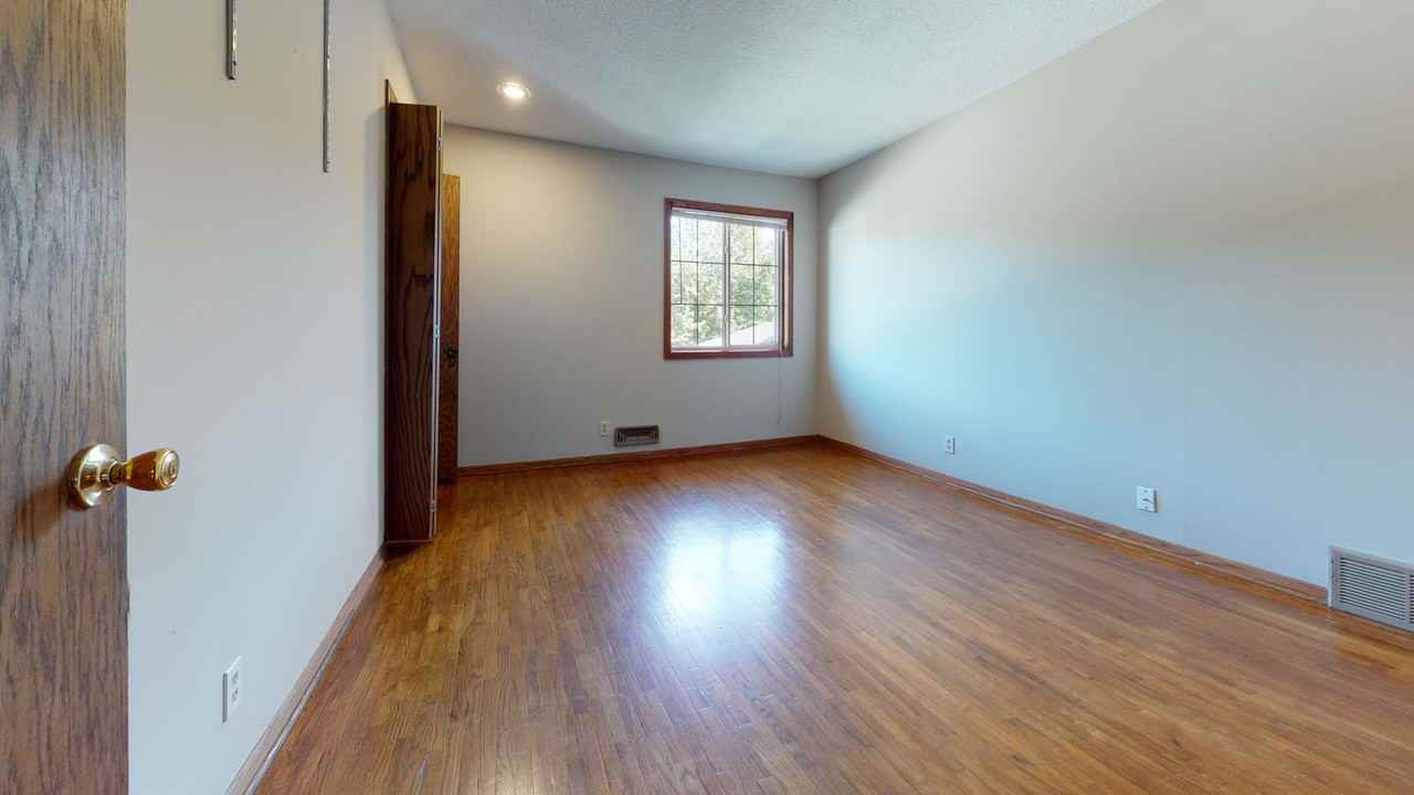 1085 18th Ave Se - Photo 5 of 12