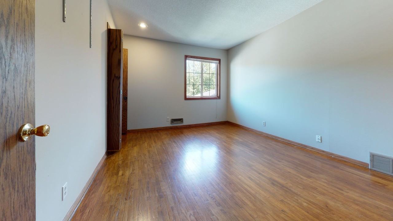 1085 18th Ave Se - Photo 6 of 12