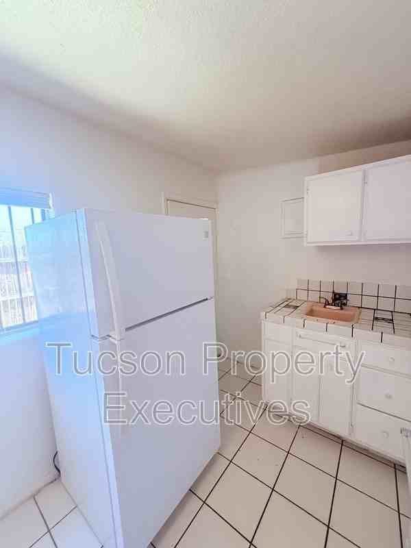 19 W Veterans Blvd - Photo 2 of 8