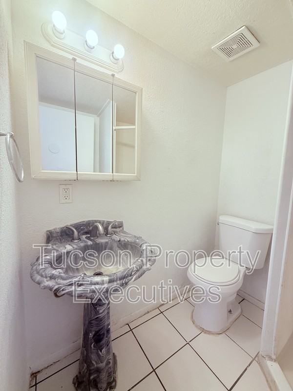 19 W Veterans Blvd - Photo 3 of 8