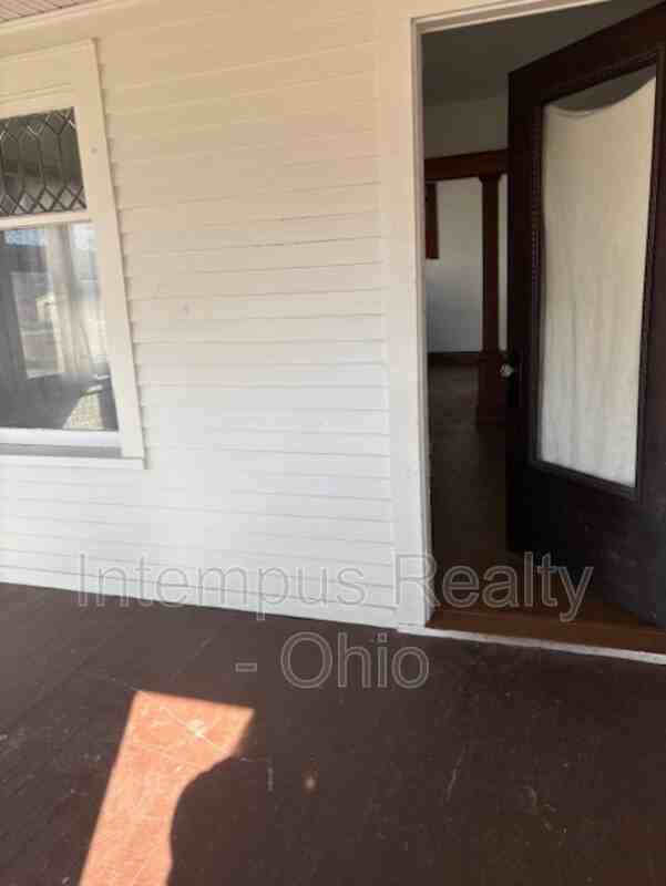 243 Sexton St - Photo 2 of 11