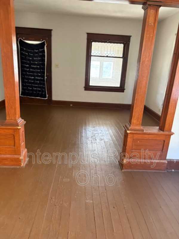 243 Sexton St - Photo 4 of 11