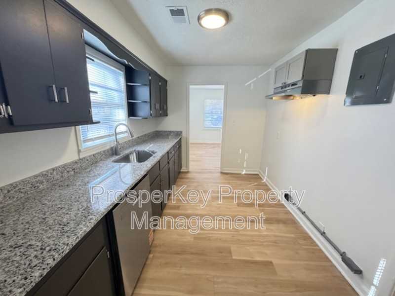 205 25th St - Photo 6 of 20