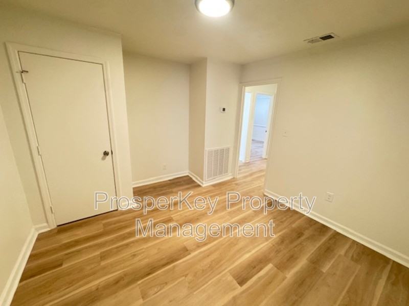 205 25th St - Photo 7 of 20