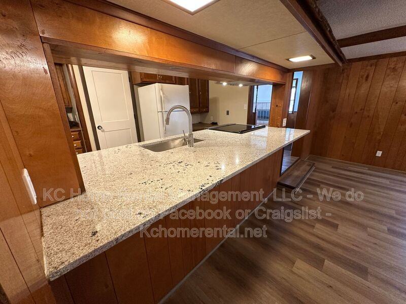 7839 Robinson St - Photo 3 of 41