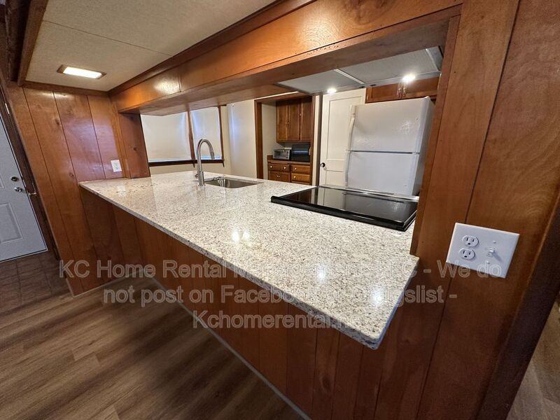 7839 Robinson St - Photo 4 of 41