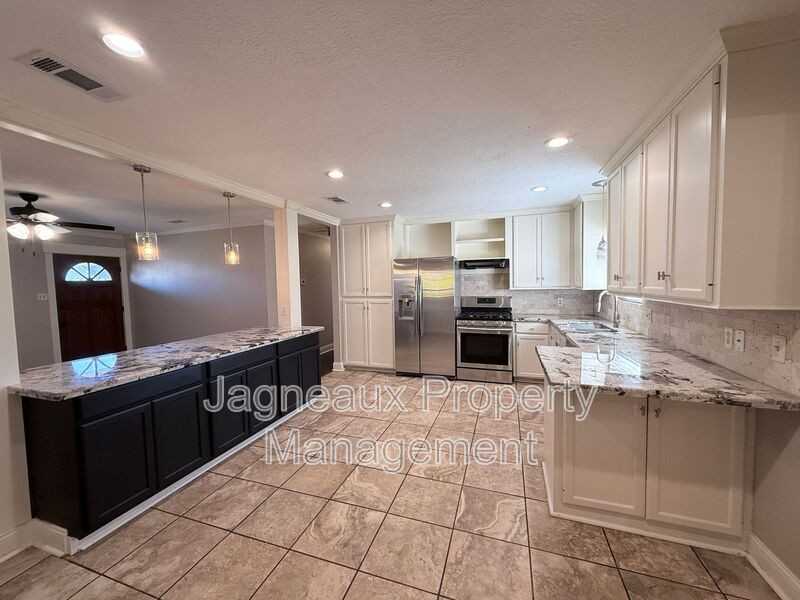 2528 Saint Joseph St - Photo 3 of 16