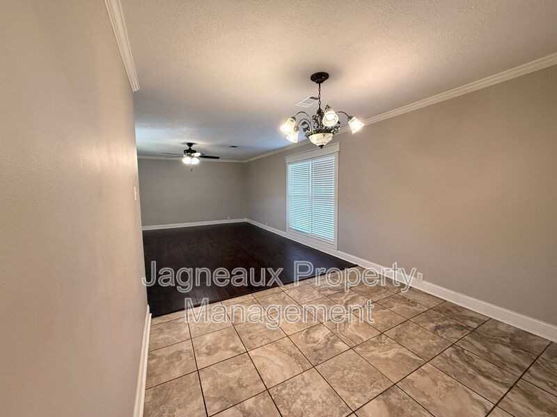 2528 Saint Joseph St - Photo 4 of 16