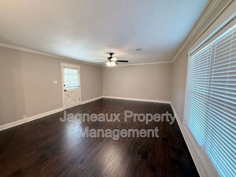 2528 Saint Joseph St - Photo 5 of 16