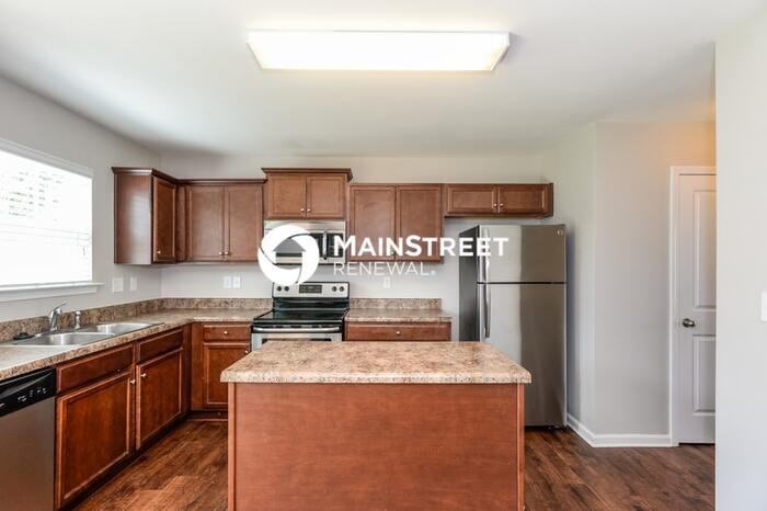 6407 Maple Creek Ct - Photo 5 of 17